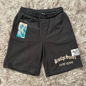 New York Zara shorts.